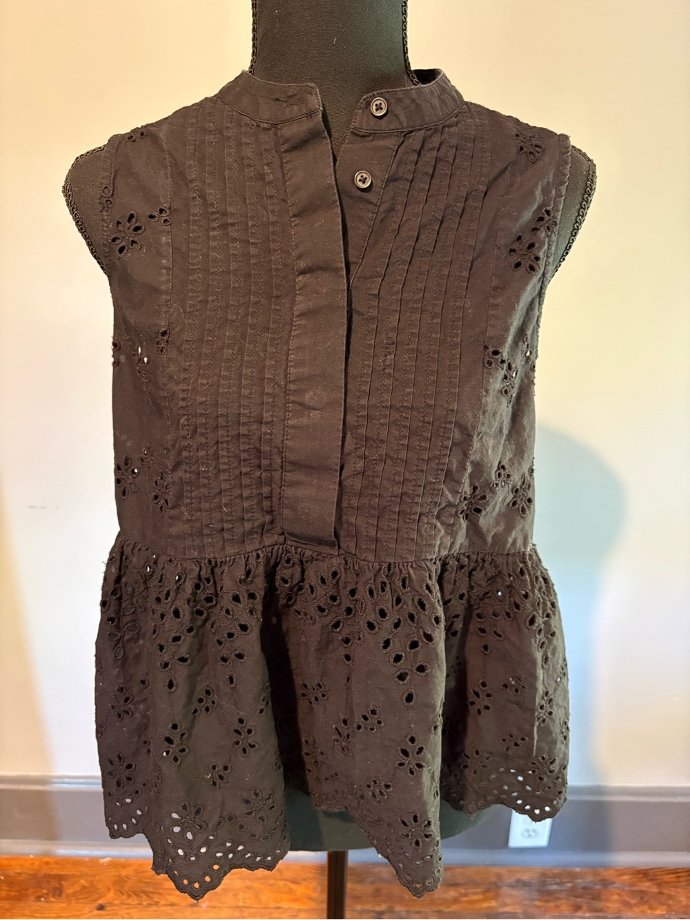 GAP Black Eyelet Peplum Sleeveless Blouse - small